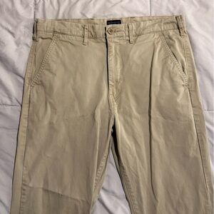 Men’s Levi’s khaki Straight leg pants